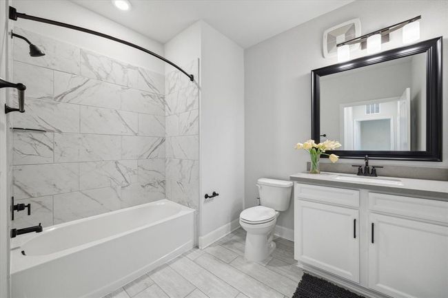 Full guest bathroom. | Image 15