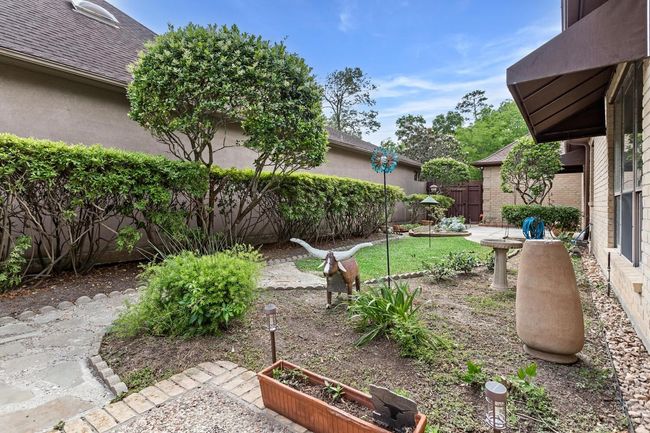 27 Bellchase Gardens Dr, House other with 2 bedrooms, 3 bathrooms and null parking in Beaumont TX | Image 24