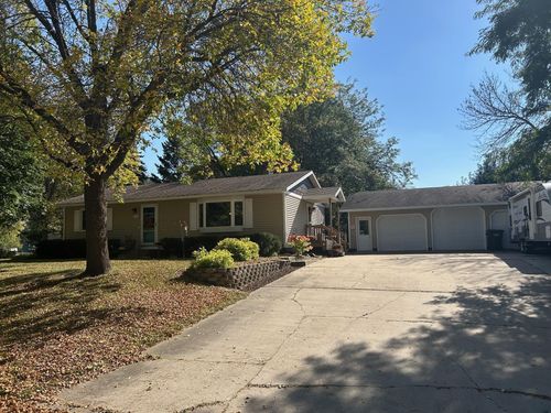 1104 14th Ave Se, Willmar, MN, 56201-5457 | Card Image