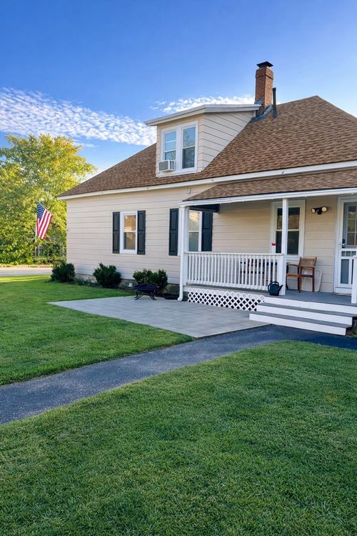 38 Garden St, Manchester, NH, 03103-6415 | Card Image