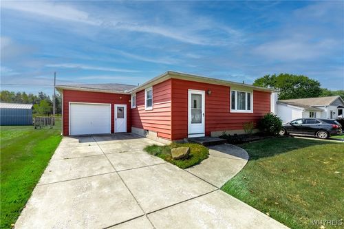 39 Madeira Dr, Depew, NY, 14043-4710 | Card Image