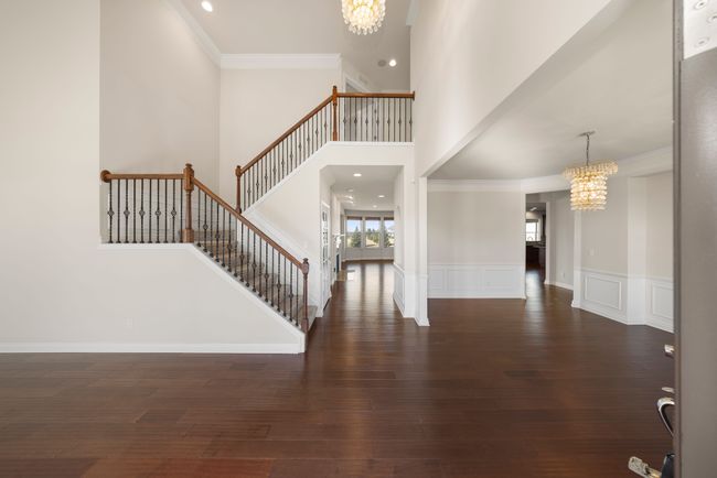 MORE VIEWS OF ENTRANCE | Image 6