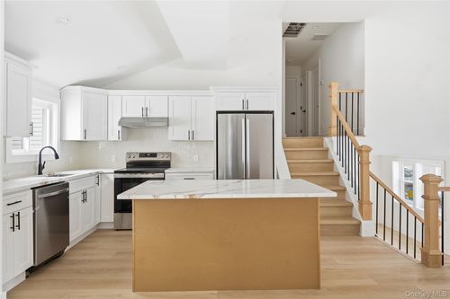 126 Country Village Ln, East Islip, NY, 11730-3309 | Card Image