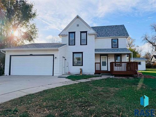 305 N Main St Street, Lennox, SD, 57039-2009 | Card Image