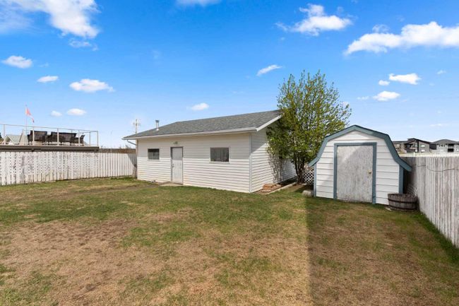 909 7 St Se, House detached with 4 bedrooms, 2 bathrooms and 2 parking in Redcliff AB | Image 33