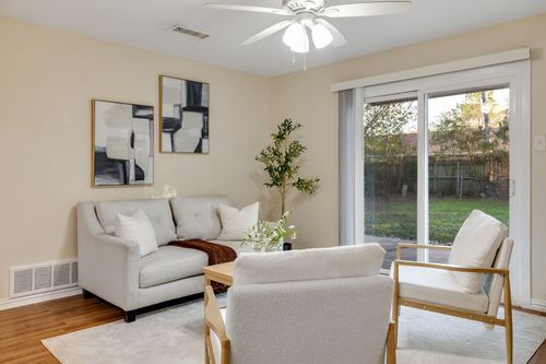 449 W Springdale Ln, Grand Prairie, TX, 75052-5120 | Card Image