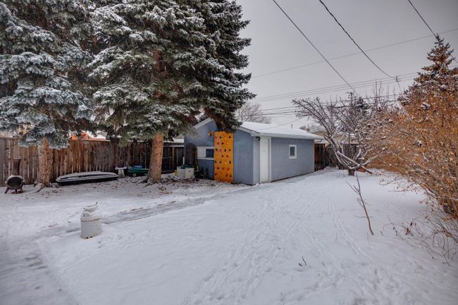 2235 6 Avenue Nw, Home with 2 bedrooms, 2 bathrooms and 1 parking in Calgary AB | Image 33