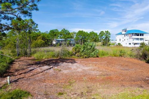 304 Bledsoe St, Saint George Island, FL, 32328-2657 | Card Image