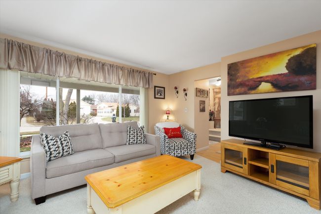 Living Room Nice Large Windows | Image 17