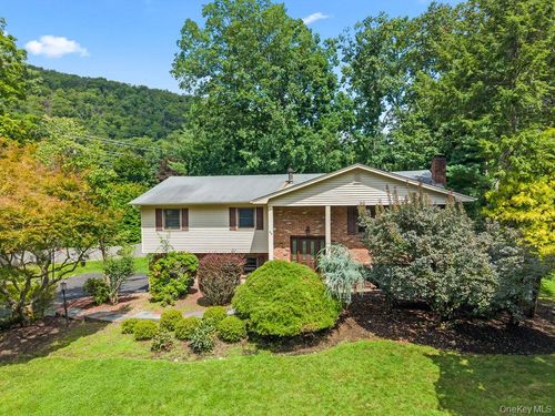 44 Palisades Ct, Pomona, NY, 10970-2708 | Card Image