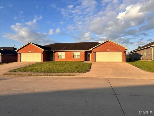 387/389 W Deerwood Drive, Jackson, MO, 63755 | Card Image