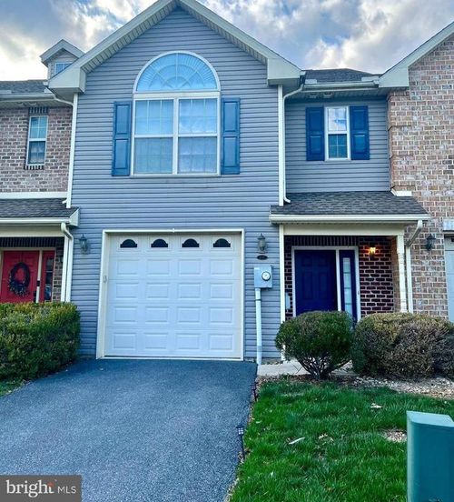 2037 Powell Dr, CHAMBERSBURG, PA, 17201-4216 | Card Image