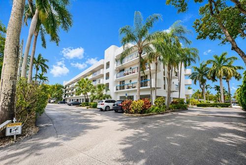 apt-405-2370 Ne 135th St, North Miami, FL, 33181-3585 | Card Image