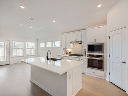 140 Periwinkle Ln, Bastrop, TX, 78602-2237 | Card Image
