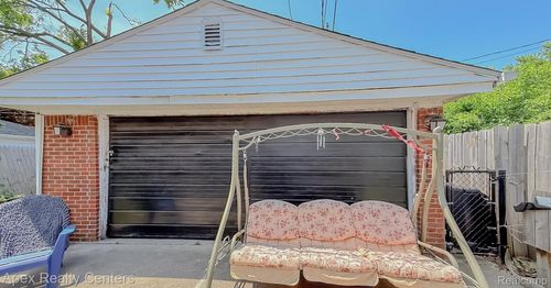 15257 Paris St, Allen Park, MI, 48101-3513 | Card Image