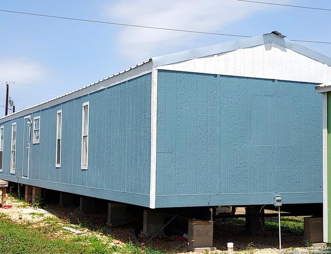 331 Forest Creek Rd, House other with 3 bedrooms, 2 bathrooms and null parking in Devine TX | Image 11
