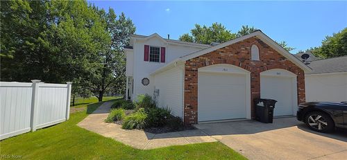 1811 Meadowland Dr, Brunswick, OH, 44212-4811 | Card Image