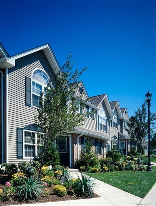 67-67 Overlook Dr, Farmingville, NY, 11738-3105 | Card Image