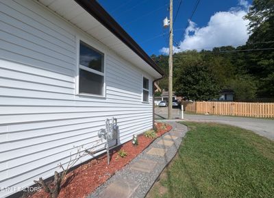 225 N 10th St, House other with 3 bedrooms, 1 bathrooms and null parking in Middlesboro KY | Image 3