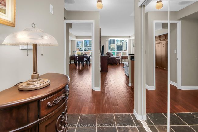 1135 - 109 Front St E, Condo with 2 bedrooms, 2 bathrooms and null parking in Toronto ON | Image 4