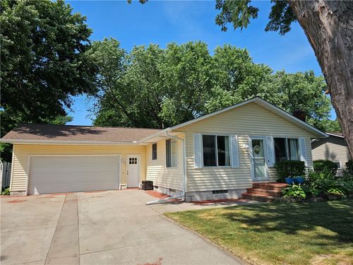 931 Roosevelt St, River Falls, WI, 54022-1249 | Card Image
