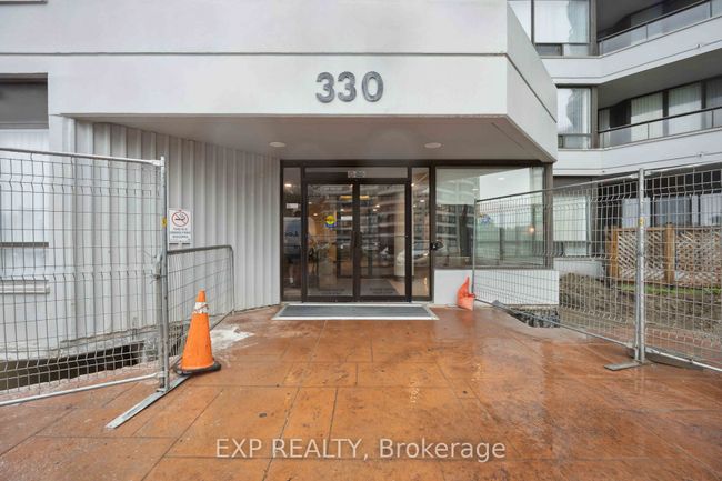 401 - 330 Alton Towers Cir, Condo with 2 bedrooms, 2 bathrooms and 1 parking in Scarborough ON | Image 2