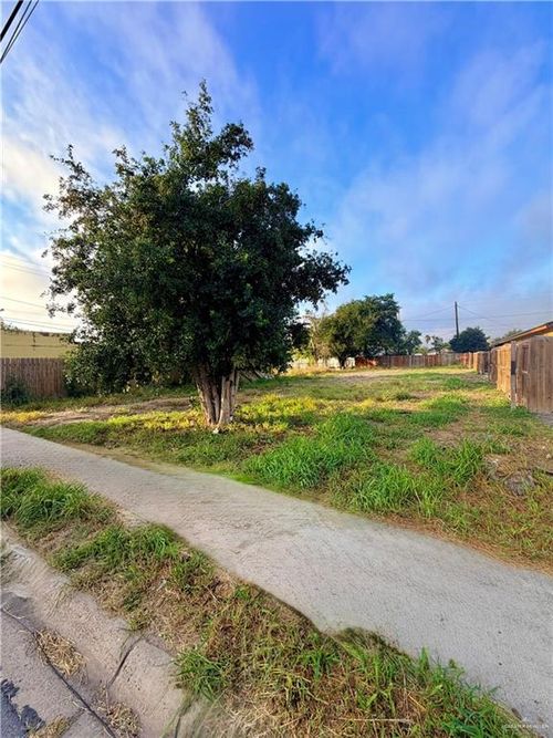 2007 Austin Ave, McAllen, TX, 78501-7031 | Card Image