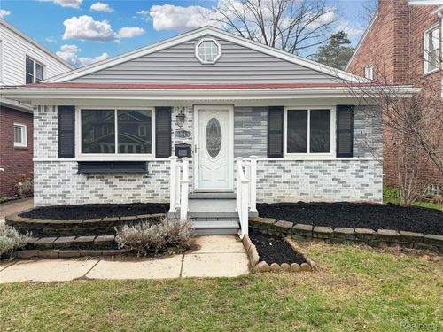 916 Longfellow Ave, Royal Oak, MI, 48067-4527 | Card Image