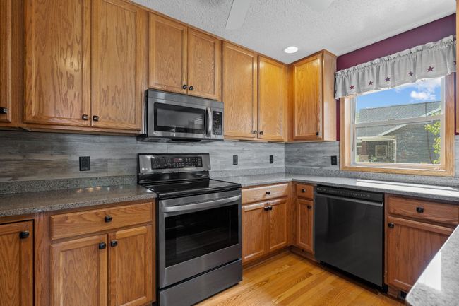 31-web-or-mls-20111-cedar-lake-trail.jpg | Image 31