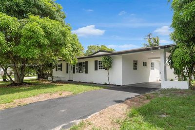 4900 Nw 14th St, House other with 3 bedrooms, 2 bathrooms and null parking in Lauderhill FL | Image 2