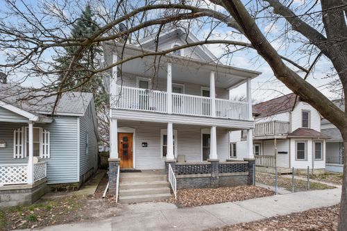 937 Davis Ave, Grand Rapids, MI, 49504-4435 | Card Image