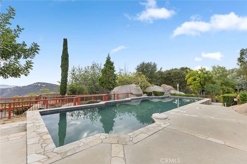 28720 Sandhurst Way, Escondido, CA, 92026-6805 | Card Image