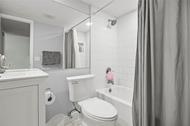 APT-201 - 2310 S Cypress Bend Dr, Condo with 2 bedrooms, 2 bathrooms and null parking in Pompano Beach FL | Image 15