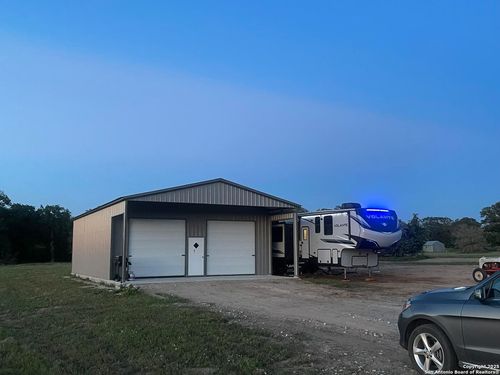 386 Old Colony Rd, Seguin, TX, 78155-3466 | Card Image