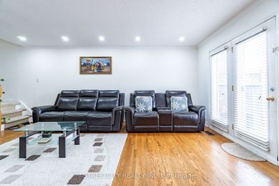 57 Town House Cres, Condo with 3 bedrooms, 2 bathrooms and 2 parking in Brampton ON | Image 3