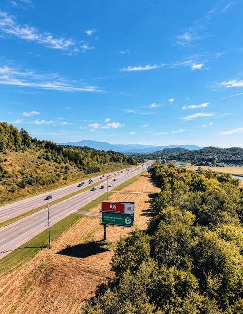1376 Winfield Dunn Pkwy, Sevierville, TN, 37876 | Card Image