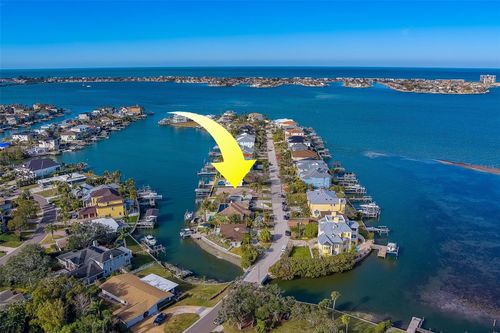 21 N Pine Cir, BELLEAIR, FL, 33756-1639 | Card Image