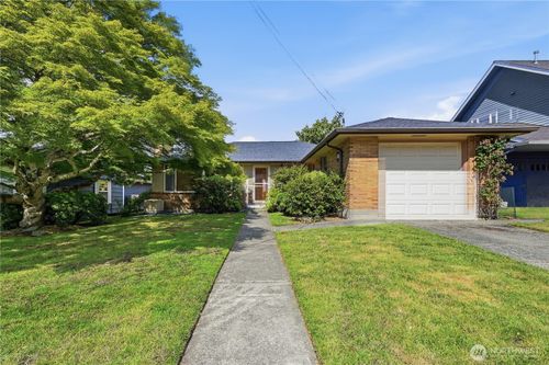7025 43rd Ave Ne, Seattle, WA, 98115-6015 | Card Image