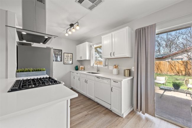 10412 Firethorn Ln, House other with 3 bedrooms, 2 bathrooms and 4 parking in Austin TX | Image 10
