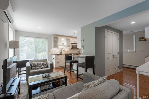 b-19 Graywood Rd, Port Washington, NY, 11050-1515 | Card Image