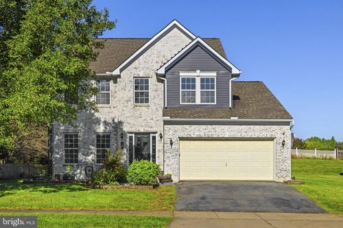 567 Crosswinds Dr, CHARLES TOWN, WV, 25414-3915 | Card Image
