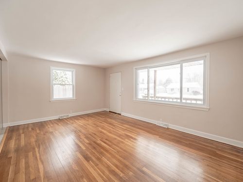 4005 N Park St, Westmont, IL, 60559-1326 | Card Image