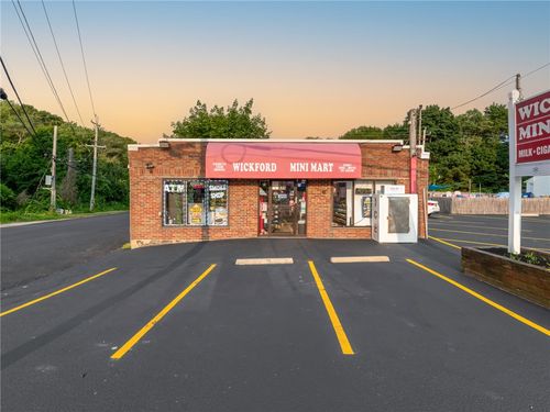 684 Boston Neck Rd, North Kingstown, RI, 02852-6808 | Card Image