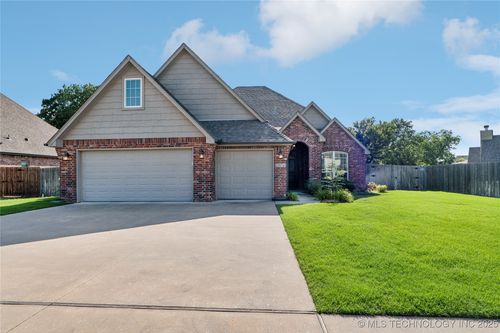 6904 S Chestnut Ave, Broken Arrow, OK, 74011-1926 | Card Image