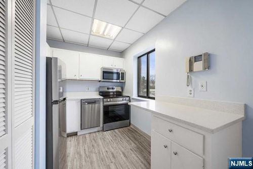 279 Clark St, Hackensack, NJ, 07601-1096 | Card Image