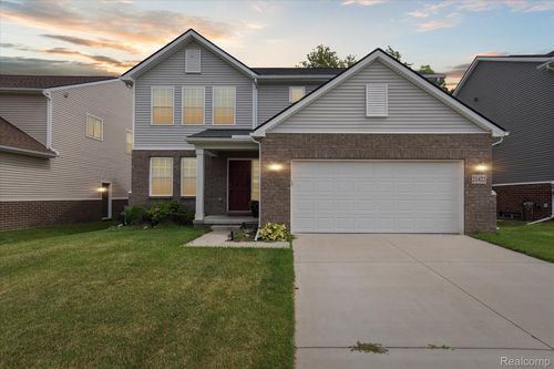 21422 Navarra Dr, South Lyon, MI, 48178-7121 | Card Image