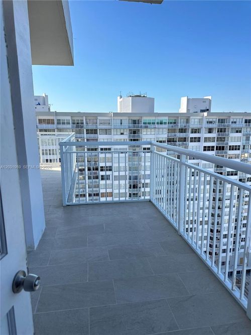 ph05-18051 Biscayne Blvd, Aventura, FL, 33160-2585 | Card Image