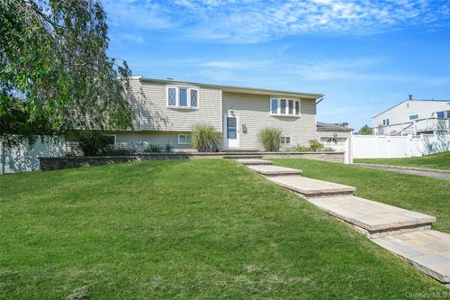 7 Pomper Dr, East Northport, NY, 11731-6418 | Card Image