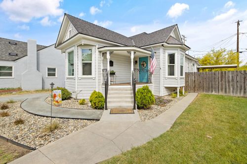 124 W Florinda Street, Hanford, CA, 93230 | Card Image