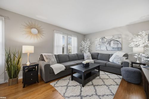 37686 Charter Oaks Blvd, Clinton Township, MI, 48036-2424 | Card Image